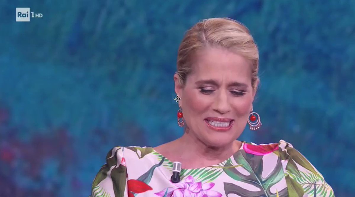 Che Tempo Che Fa (@chetempochefa) on Twitter photo 2019-05-19 20:19:34 Il gesto di @heather_parisi in Disco Bambina per i diritti dei gay #CheTempoChefa Il gesto di @heather_parisi in Disco Bambina per i diritti dei gay #CheTempoChefa