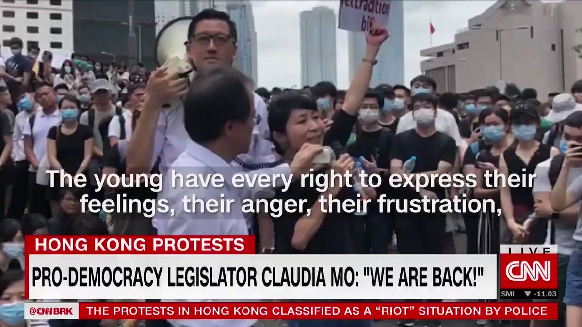 "At the end of the Umbrella Movement, didn't we say we will be back? And now, we are back!"
Hong Kong pro-democracy lawmaker Claudia Mo gave an impassioned speech in front of protesters today. She speaks to @klustout about the city's anti-extradition bill demonstrations.
