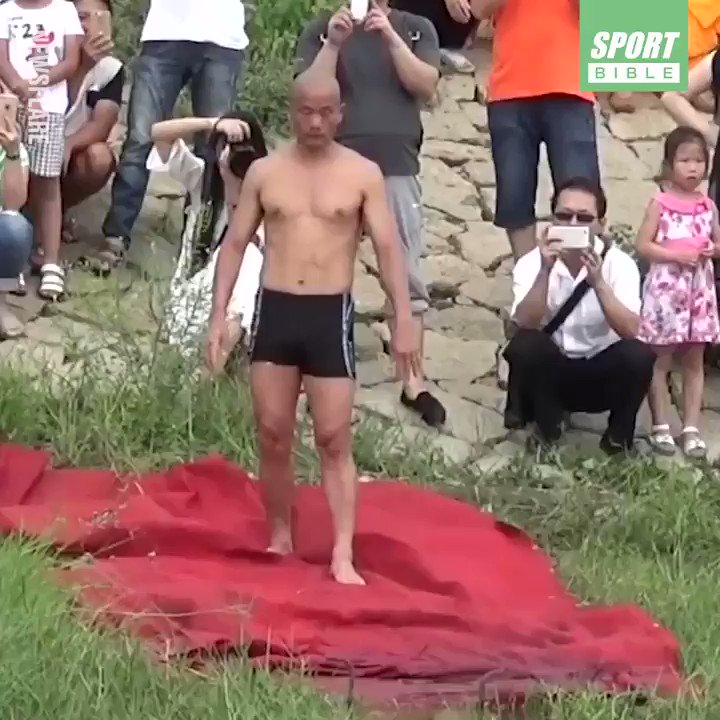 SPORTbible (@sportbible) on Twitter photo 2019-06-15 10:01:00 This Shaolin monk ran on water for 125 metres... This Shaolin monk ran on water for 125 metres...