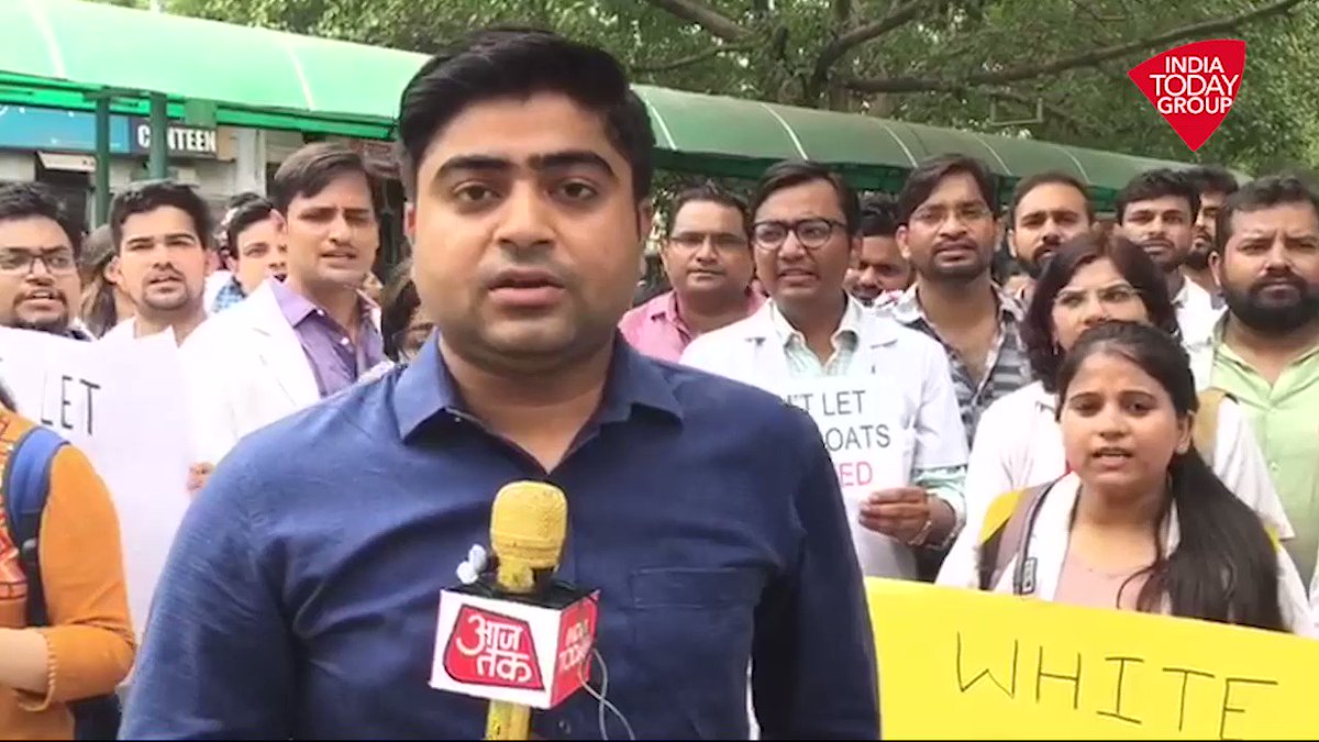 दिल्ली में डॉक्टरों की स्ट्राईक से कैसे हुई मरीजों को परेशानी, देखिए @Ankit_news की ये रिपोर्ट. #ReporterDiary #DoctorsProtestअन्य वीडियो: http://bit.ly/IndiaTodaySocial …