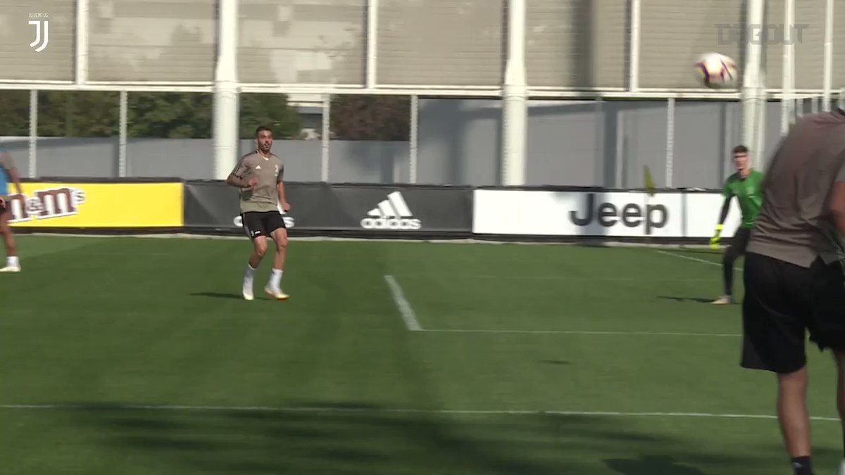 Le migliori magie in allenamento. Qual รจ stata la piรน bella? ๐ค By @Dugout http://bit.ly/2QwGXMTย