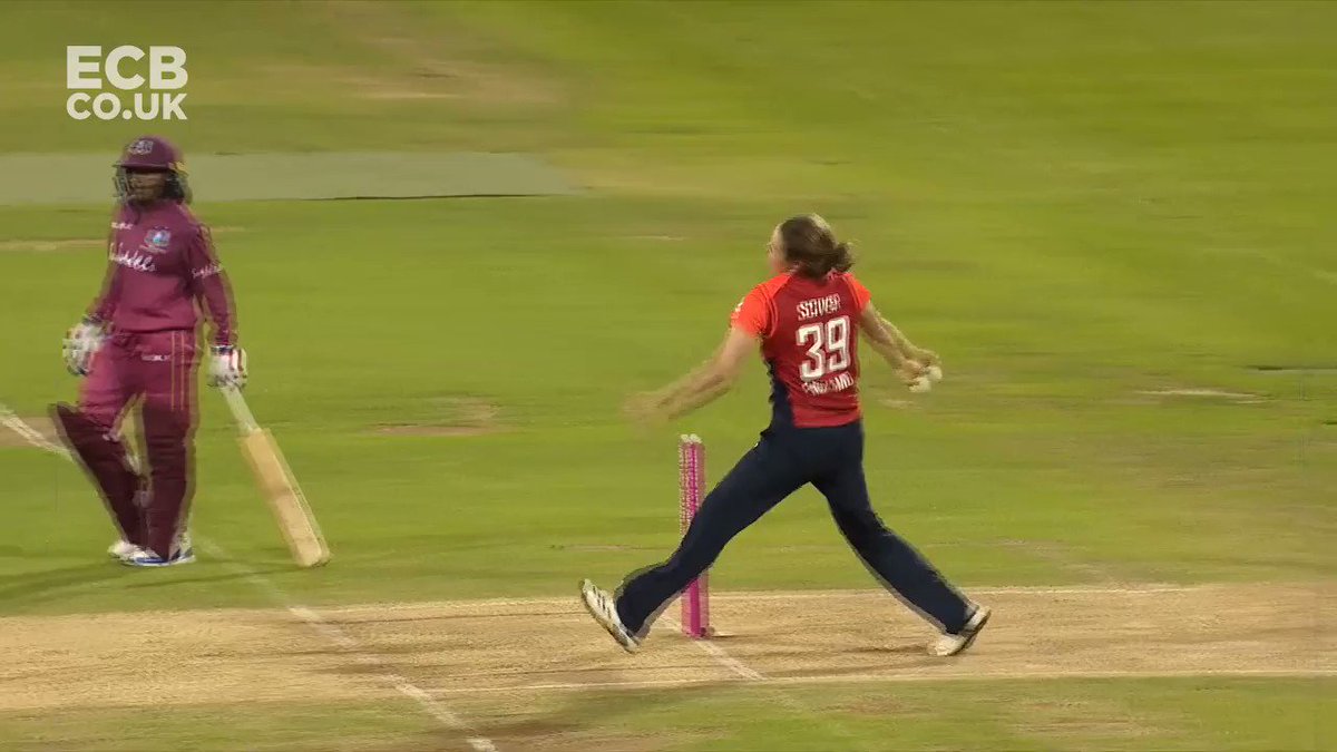 .@Sarah_Taylor30 doesn't miss a trick 👀🏏England are on the brink of a 14th straight win in all formatsMatch centre: http://ms.spr.ly/6018TKZK4 #EngvWI