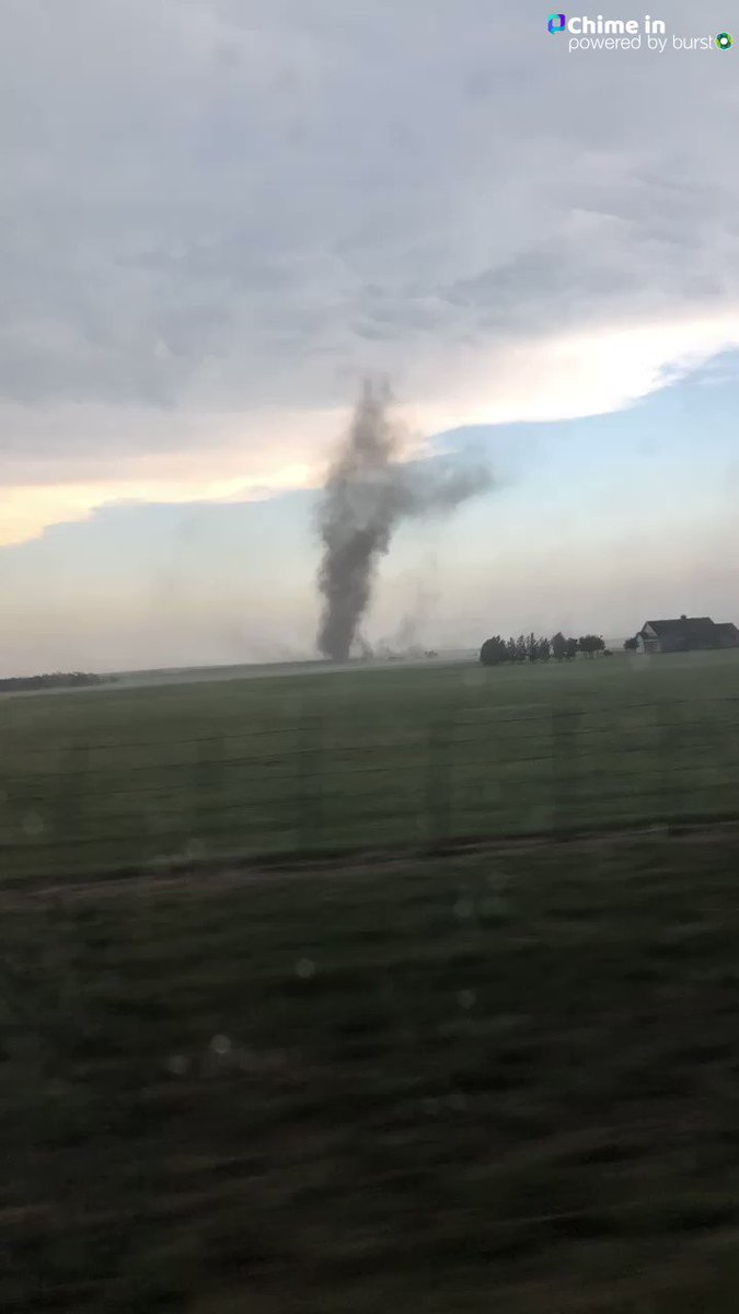 This looks like a tornado east of Elmdale Rd N near Abilene, but @MarkRowlett says its actually a "gustnado" which happens when 2 straight line wind boundaries collide. (Cody & Janis Goodman)
#ktxsnews http://bit.ly/2NhKwsWÂ
Upload weather video/photos at http://ktxs.com/chimeinÂ