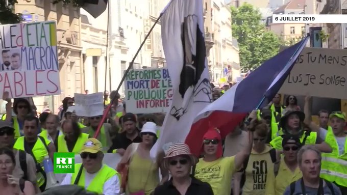 Search Twitter Giletsjaunes