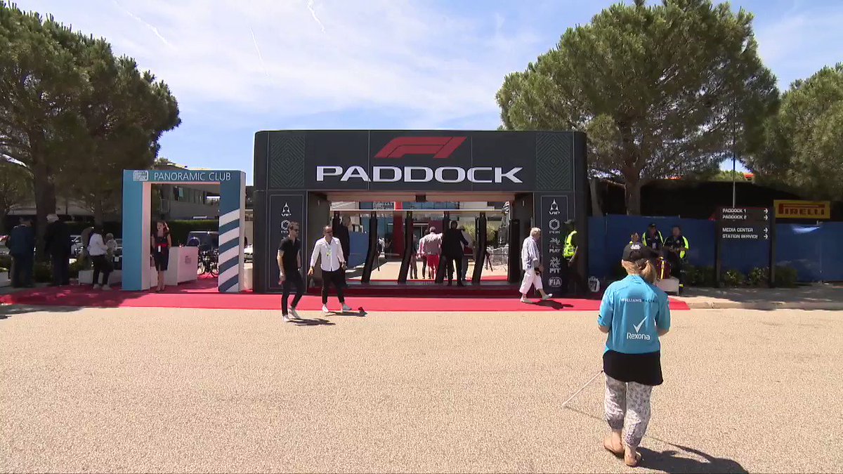 Na #FrenchGP zaprosiliśmy Julkę, która tym razem wcieliła się w rolę reporterki. Julia zebrała od swoich koleżanek i kolegów z ośrodka dla niewidomych dzieci w Laskach wiele pytań, które często zaskakiwały Roberta Kubicę. Oto jego odpowiedzi 😀 #JuliaTeam #WeAreRacing #F1