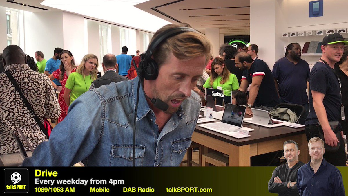 LIVE from the new #MicrosoftLDN store in Oxford Circus