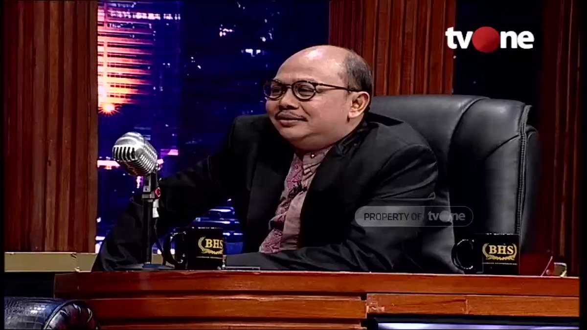 Tina Toon menjelaskan alasan yang membuatnya terjun ke dunia politik. Simak dialog selengkapnya dalam ETalkshow tvOne streaming di tvOne connect, android http://bit.ly/2EMxVdm & ios https://apple.co/2CPK6U3 . #ETalkshowtvOne