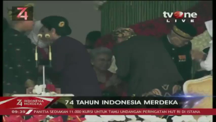 Suasana menjelang upacara Proklamasi pagi tadi. Beberapa menteri terlihat menghadiri upacara Proklamasi. Selengkapnya di tvOne connect, android http://bit.ly/2EMxVdm & ios https://apple.co/2CPK6U3 . #tvOneNews #HUTRI74 #DIrgahayuRI74 #17Agustus #KemerdekaanRI