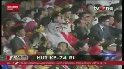 Sebanyak 3 undangan berpakaian daerah terbaik mendapat hadiah di Istana Merdeka. Lainnya, Grup Usaha Bakrie menggelar upacara peringatan HUT RI ke-74 di Gor Soemantri Brodjonegoro, Jakarta. Selengkapnya di tvOne connect, android http://bit.ly/2EMxVdm . #tvOneNews