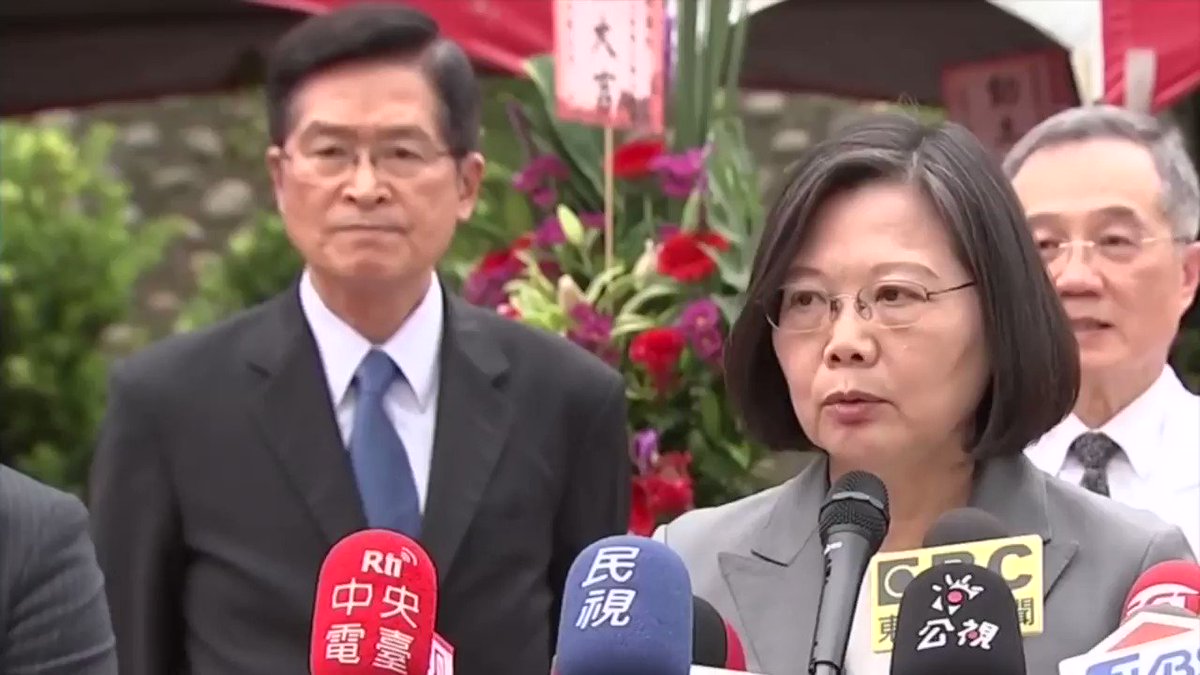 Hong Kong is bleeding? Tsai Ing-wen is transfusing the blood? Or it's sucking the blood for vote? #HongKong #香港