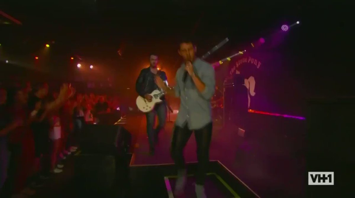 RT @accessonline: Our 2008 self is SCREAMING. @jonasbrothers #VMAs https://t.co/Tmi8VKfSGx
