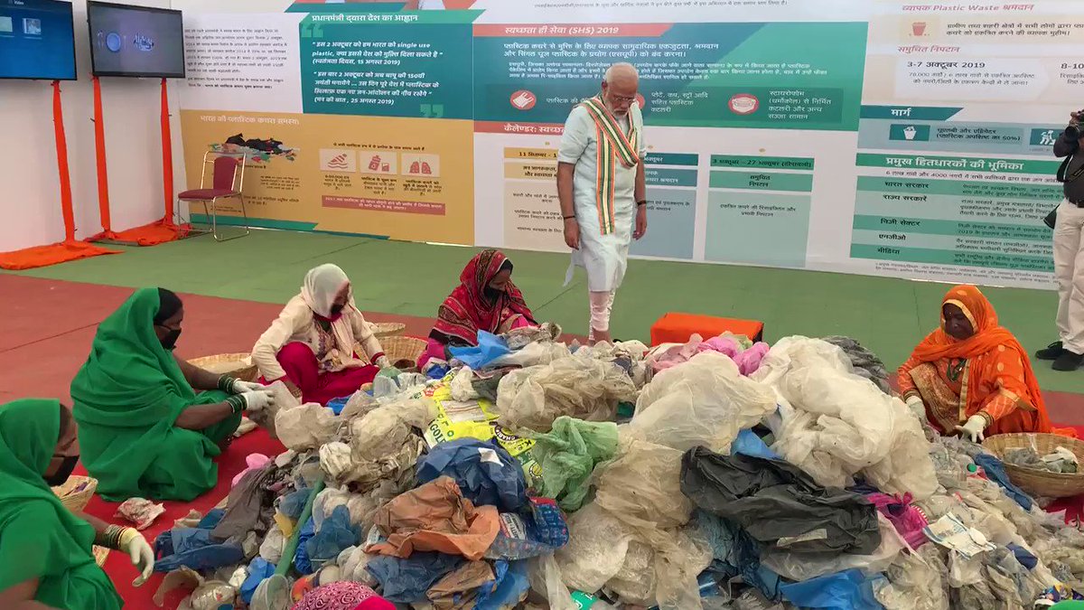 Narendra Modi on Twitter: "As we begin 'Swachhata Hi Seva' and pledge to  reduce single use plastic, I sat down with those who segregate plastic  waste. I salute them for their hardwork