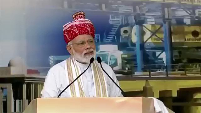 आज देशभर में 462 एकलव्य मॉडल रेजिडेंशियल स्कूल बनाने के अभियान का शुभारंभ हुआ है। ये एकलव्य स्कूल आदिवासी बच्चों की पढ़ाई-लिखाई के माध्यम तो हैं ही, यहां स्पोर्ट्स और स्किल डेवलपमेंट, स्थानीय कला और संस्कृति के संरक्षण के लिए भी सुविधाएं होंगी।