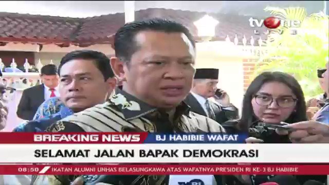 Bambang Soesatyo: Beliau berpesan bahwa apa yang sudah beliau lahirkan yaitu industri pesawat terbang, untuk diperhatikan dan didukung oleh pemerintah. Selengkapnya di tvOne connect, android http://bit.ly/2EMxVdm & ios https://apple.co/2CPK6U3 . #BreakingNewstvOne #tvOneNews