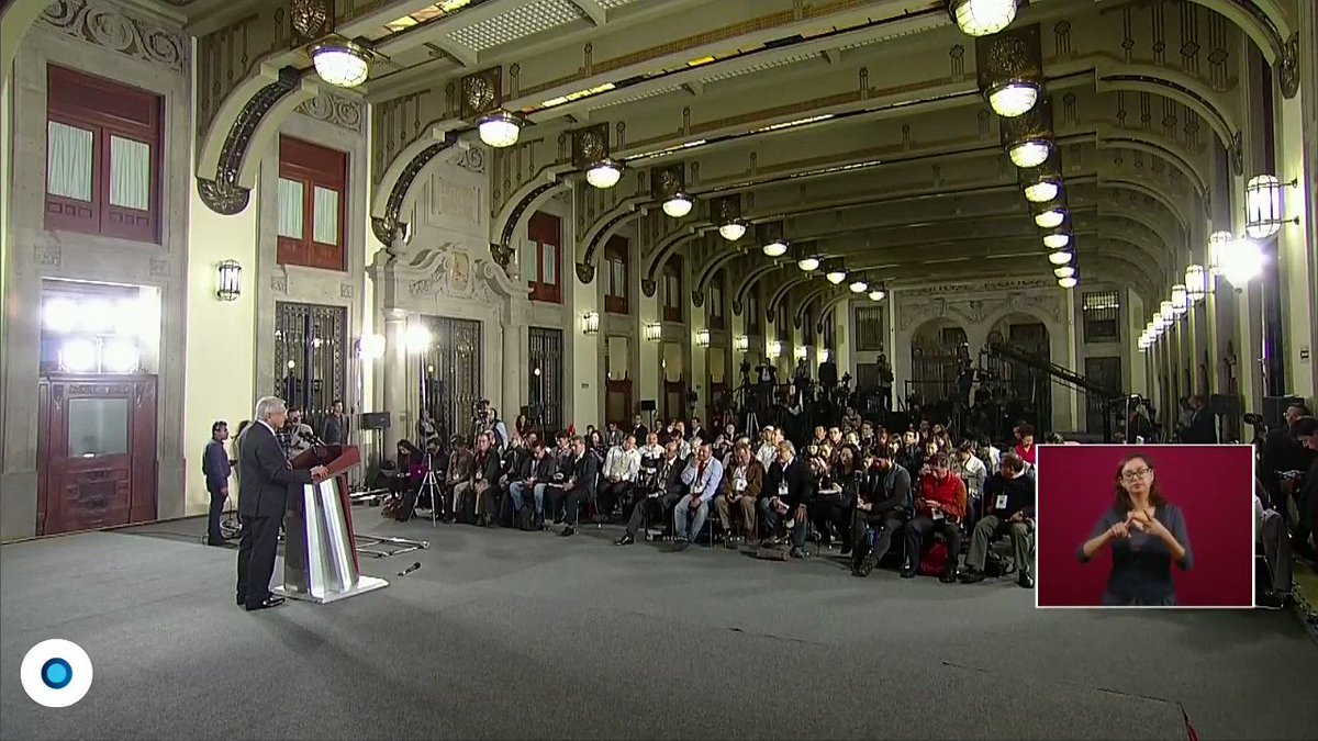 "Tache para la CNTE por el bloqueo en la Cámara de Diputados. Pero ya se llegó a un acuerdo y ya acabó la mal llamada Reforma Educativa", mencionó AMLO durante #LaMañanera