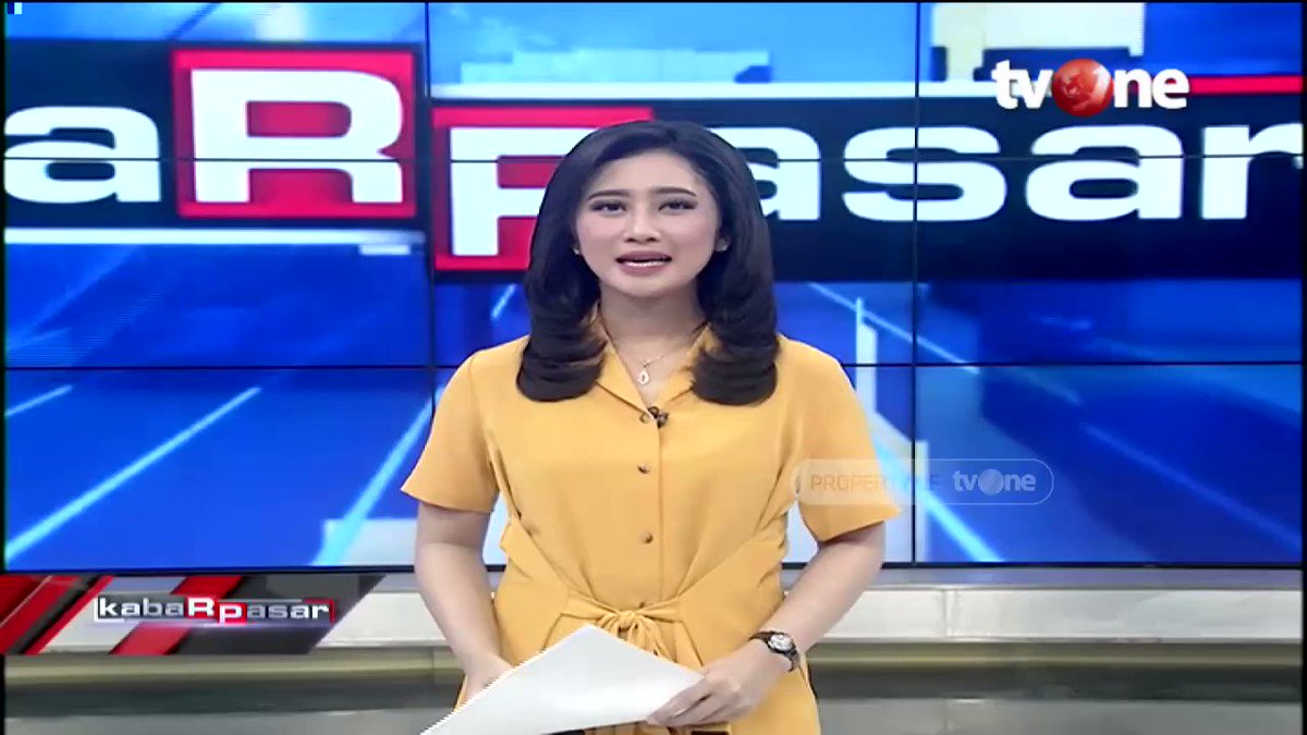 Ratusan pecinta layang-layang menggelar festival layang-layang di Pantai Teluk Penyu, Cilacap Jateng. Layang-layang naga dengan berbagai motif menarik wisatawan yang hadir. Update berita Anda di tvOne connect, android http://bit.ly/2EMxVdm . #tvOneNews #festivallayanglayang
