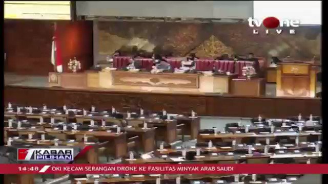 DPR menggelar rapat paripurna dengan agenda pengesahan 5 pimpinan baru KPK. Download tvOne connect untuk update berita harian Anda, android http://bit.ly/2EMxVdm & ios https://apple.co/2CPK6U3 . #tvOneNews
