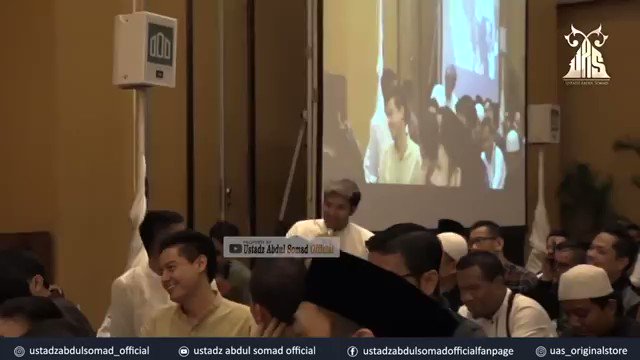 Ammar zoni bertanya ke Ustadz Abdul Somad mengenai adakah ilmu atau aturan agar bisa istiqomah di jalan yang benar? Seperti apa jawaban Ustadz Abdul Somad? #ReligiOne