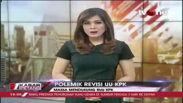 Sejumlah mantan komisioner KPK angkat bicara menanggapi polemik revisi UU KPK yang terjadi saat ini. Pembahasan revisi UU diharapkan tidak dilakukan dengan tergesa-gesa. #tvOneNews