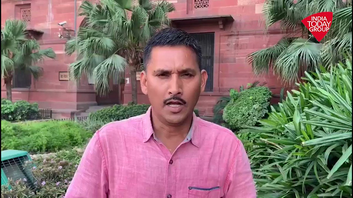 जम्मू-कश्मीर में धारा 370 ख़त्म होने के बाद पाकिस्तान द्वारा कश्मीर में बड़ी संख्या में आतंकियों की घुसपैठ की कोशिशें की जा रही हैं। इस पर देखिए सेना के प्रवक्ता कर्नल अमन आनंद से आजतक संवाददाता @manjeetnegilive की ख़ास बातचीत।#ReporterDiaryhttp://bit.ly/IndiaTodaySocial …