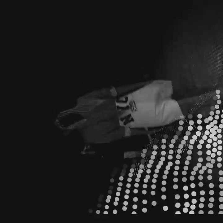 After a three-year hiatus, fashion powerhouse @rag_bone wanted to return to fashion week with a bold new perspective on the fashion show. So they did, powered by Microsoft tech: http://msft.social/BwUcQg