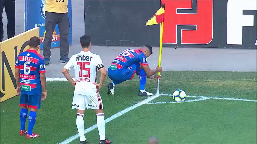 ポルトガル語サッカー用語 De ジャクソン5 タックル マーク ヘディング シュート そして蜂の駆除 マイケル ジャクソン も所属したアメリカの有名なバンドと このジャクソン選手の5つの特徴を掛けたダジャレです ジャクソン5 面白動画 ポルトガル語サッカー用語 De ジャクソン5 タックル マーク ヘディング シュート そして蜂の駆除 マイケル ジャクソン も所属したアメリカの有名なバンドと このジャクソン選手の5つの特徴を掛けたダジャレです ジャクソン5 面白動画