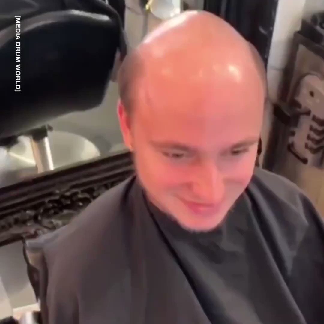 Лысый с вантузом на голове