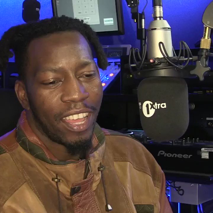''I loved that song when it came out... I think I bought it'' π
@TiggsDaAuthor took on a Q & A as he joined @DJTarget for the #TargetEmbargo π