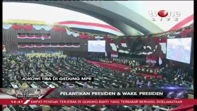 Suasana dalam Gedung MPR-DPR RI sudah ramai. Semua tamu undangan sudah berkumpul. Dapatkan berita seputar Pelantikan Presiden dan Wakil Presiden di tvOne connect. #tvOneNews #DPR #MPR #PelantikanPresiden