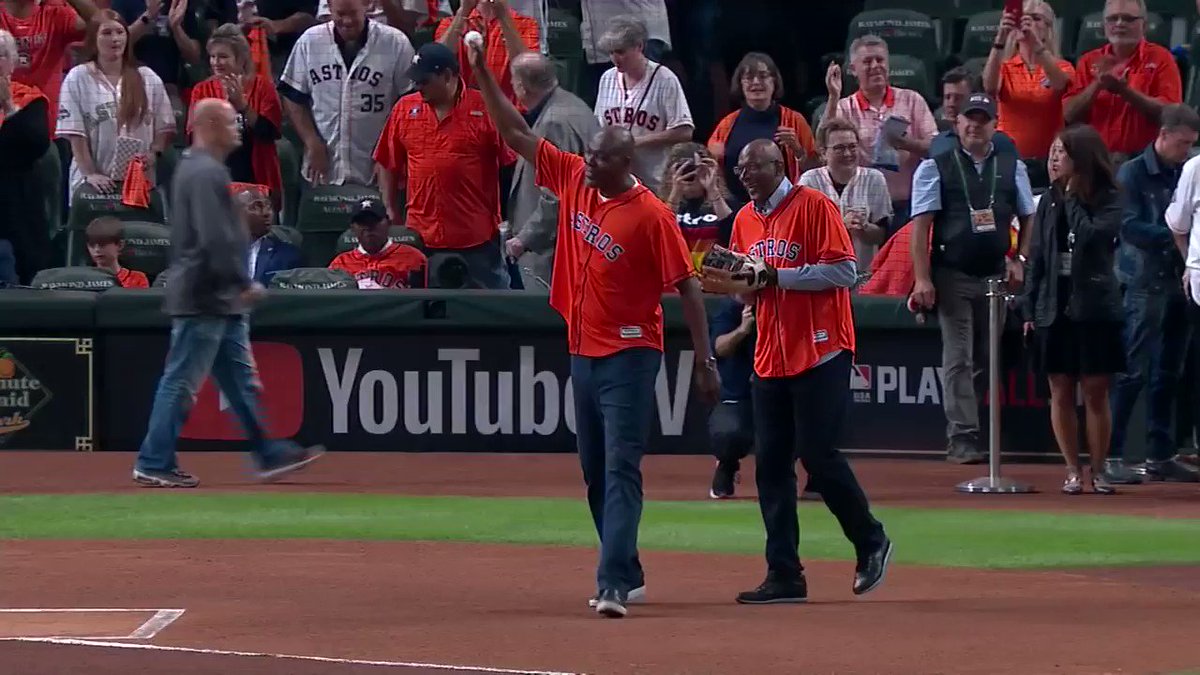 @NBA @HoustonRockets Legends Clyde Drexler & Hakeem Olajuwon (@DR34M) get Game 6 of the @MLB #WorldSeries started at Minute Maid Park. #LegendsofBasketball