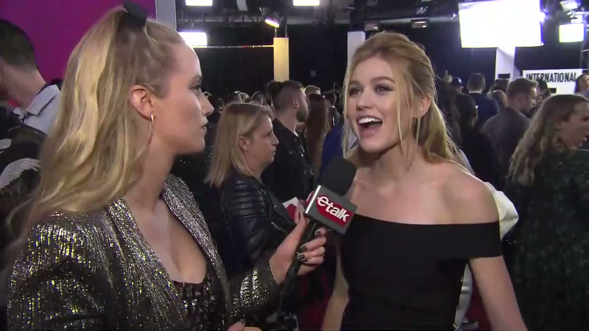 etalk (@etalkCTV) on Twitter photo 2019-11-11 02:42:16 I love the fan love. @Kat_McNamara sees you #shadowhunters and #arrow fans! #PCAs #etalkredcarpet I love the fan love. @Kat_McNamara sees you #shadowhunters and #arrow fans! #PCAs #etalkredcarpet