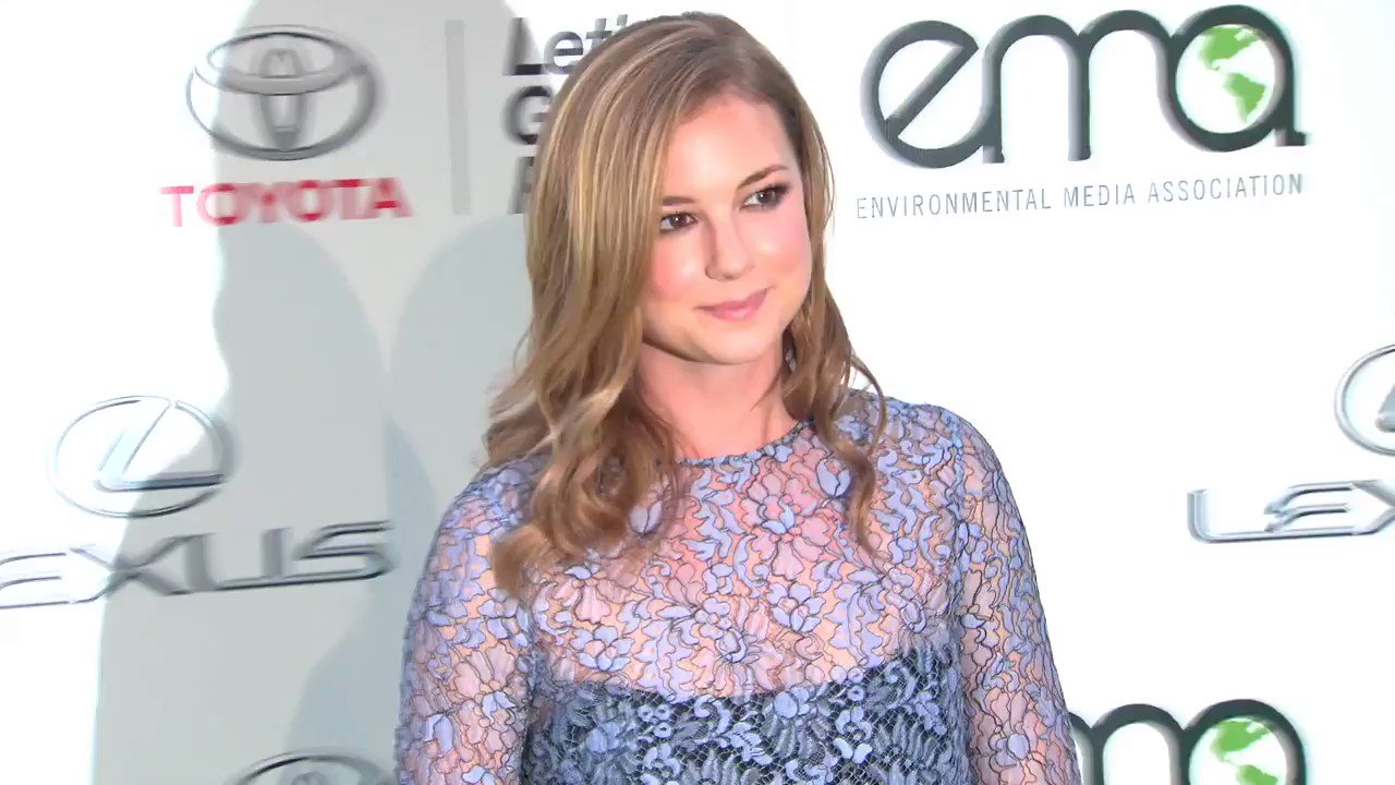 Emily VanCamp celebrates her 37th today. Happy Birthday! 