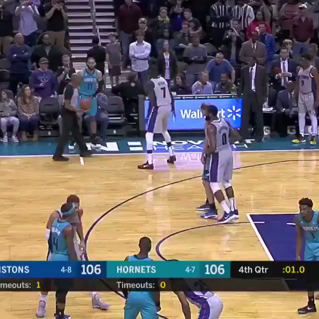 🚨 Malik Monk kommt um den Screen herum und trifft den Gamewinner für die @hornets! 🚨
#TISSOTBUZZERBEATER #ThisIsYourTime #AllFly