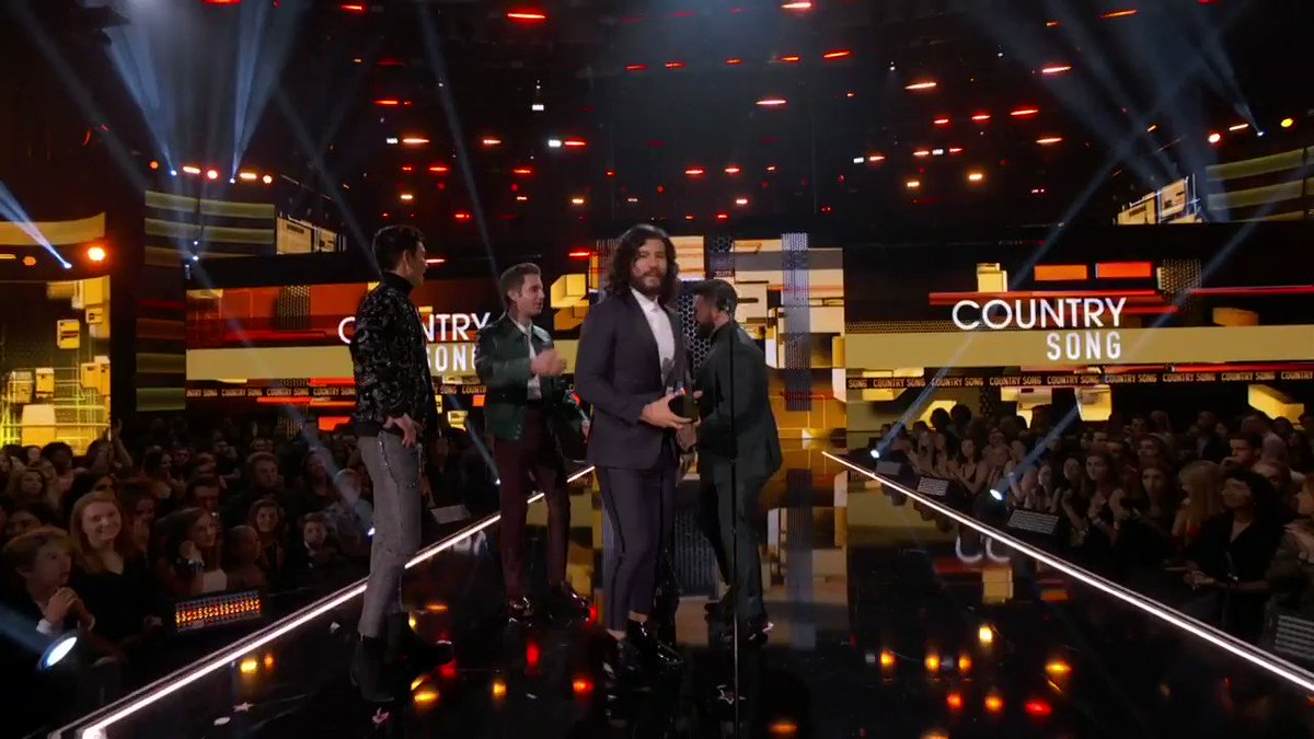Congrats @DanAndShay! It ain't a secret that "Speechless" is our #AMAs Favorite Song - Country! 👏