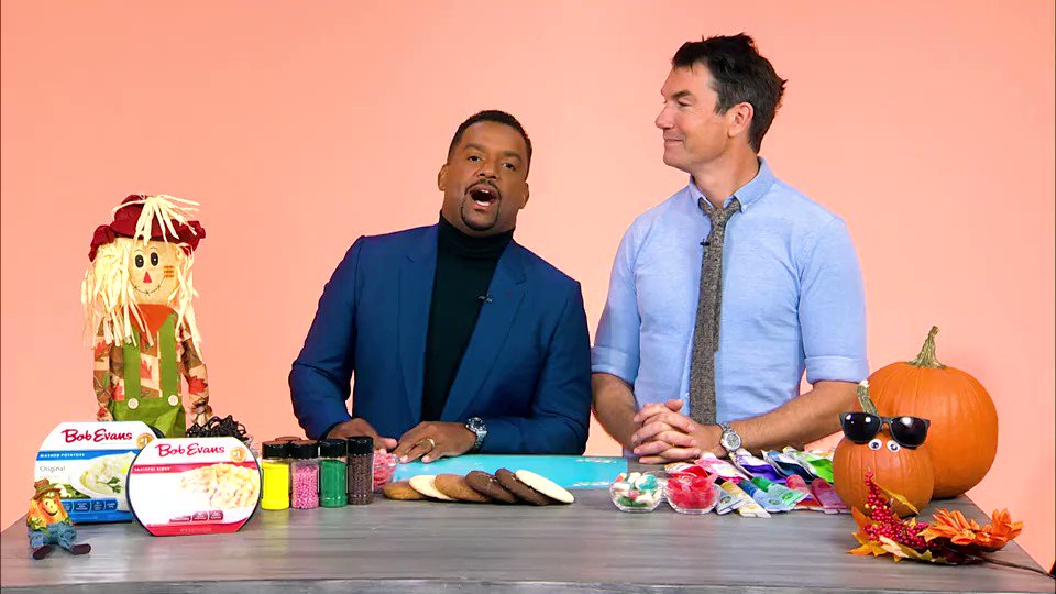 You know @alfonso_ribeiro from "The Fresh Prince of Bel-Air," and @MrJerryOC from "Jerry Maguire," but what you may not know is how these two actors are when they're not playing scripted characters. See how they decorate themselves as cookies: https://trib.al/GCy5mIa @AFVofficial