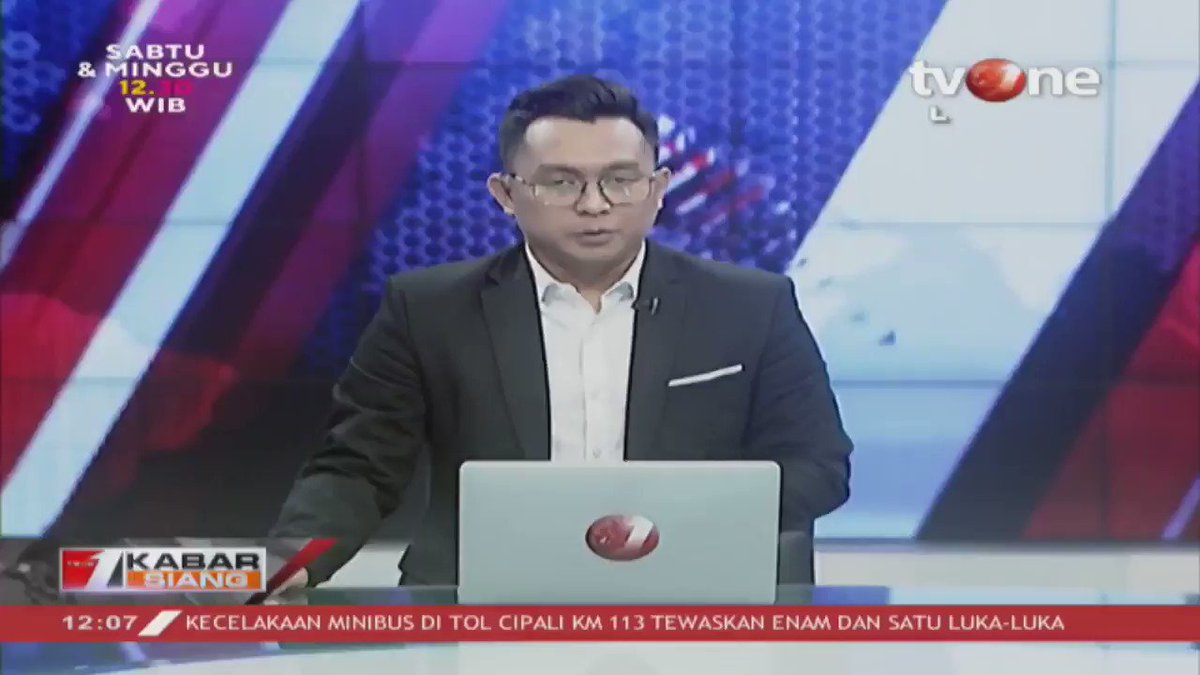 Presiden Joko Widodo mengeluh karena terjebak macet di Jakarta saat akan menghadiri acara Bank Indonesia pada Kamis malam lalu.Berita lainnya hanya di aplikasi tvOne connect #tvOneNews #MacetJakarta #Presiden #JokoWidodo