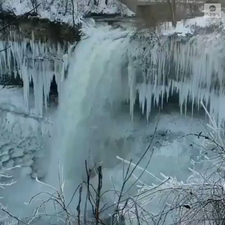 Замерзший водопад Миннехаха