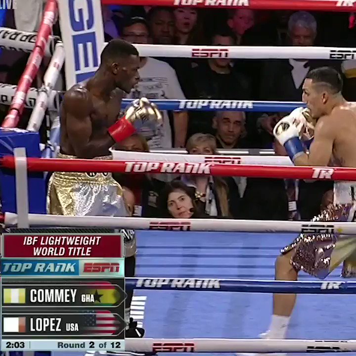 A show stealing performance by @TeofimoLopez 🎟
He wins his first title by 2nd round TKO. #CommeyLopez