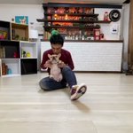 「おててをパッ」草彅剛さんのされるがままのクルミちゃんの表情にご注目