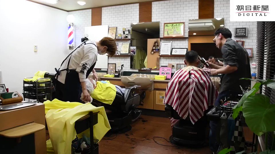 朝日新聞デジタル 奥深いパンチパーマの世界 最新スタイルに映る理容技術 T Co Zwmcjosqoa 茨城県筑西市の床屋 ヘアーサロン アオキ には いかした パンチパーマ を求め 県内外から来客があります 仕上がりが違う と東京から通う人も 記者