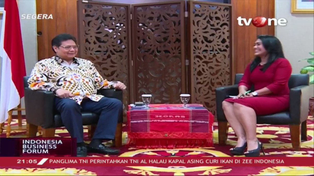 Target Pertumbuhan Ekonomi 2020 sebesar 5,3%, Airlangga Hartanto, Menteri Koordinator Bidang Perekonomian ungkap sejumlah strategi untuk mencapai target tersebut. Saksikan full dialog di youtube channel Economy tvOne #tvOneNews #RepostNews#AirlanggaHartanto #IBFtvOne