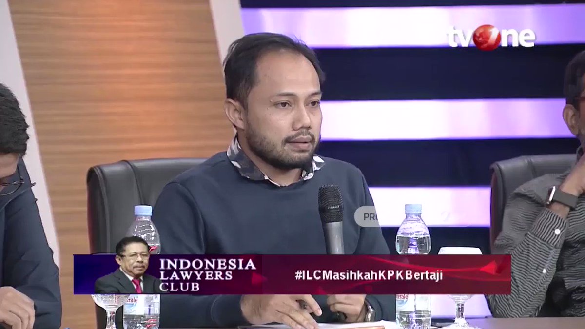 Peneliti ICW Donal Fariz: Ada tren baru dalam konteks demokrasi kita, kontestasi pemilu legislatif khusunya. Ada tren untuk melakukan PAW ada tren juga pemecatan kader partai agar seseorang. Dapatkan berita lain di tvOne connect #RepostNews #tvOneNews #ILCMasihkahKPKBertaji