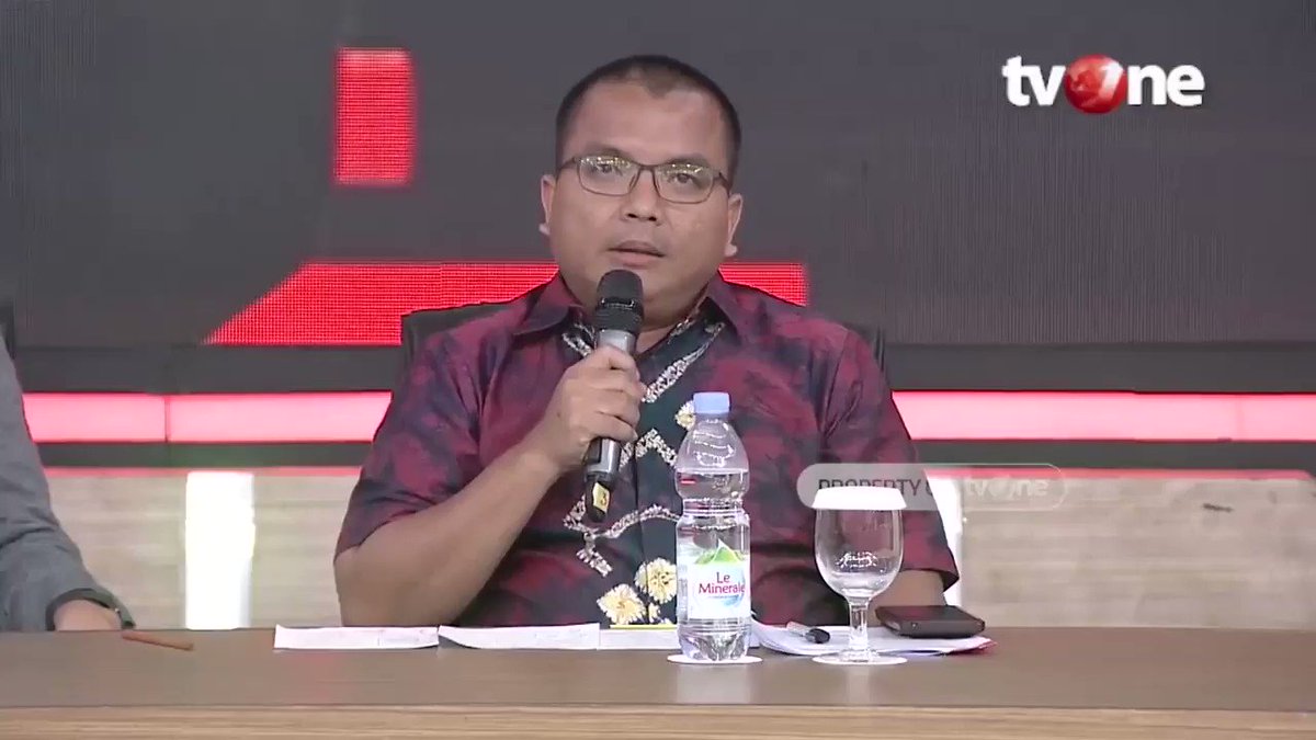 Prof. Denny Indrayana: Mau menguatkan KPK? Masukkan ia dalam lembaga konstitusi.Saksikan full videonya di tvOne connect #RepostNews #tvOneNews #ILCMasihkahKPKBertaji #IndonesiaLawyersClub