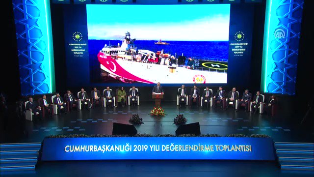 Cumhurbaşkanımız @RTErdogan: Tarım ve Orman sektörü 2019’un ilk 3 çeyreğinde yüzde 3,6 büyüyerek diğer sektörlerin önüne geçmiştir. https://t.co/20w6a8cHqL