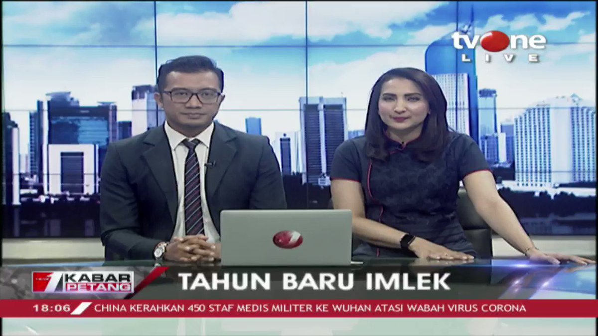 Ribuan warga Tionghoa memadati Vihara Dharma Bhakti di Petak 9 Jakbar pada Tahun Baru Imlek. Warga pun melakukan berbagai ritual dan doa. Update berita Anda di tvOne connect. #tvOneNews #KabarPetangtvOne #Imlek