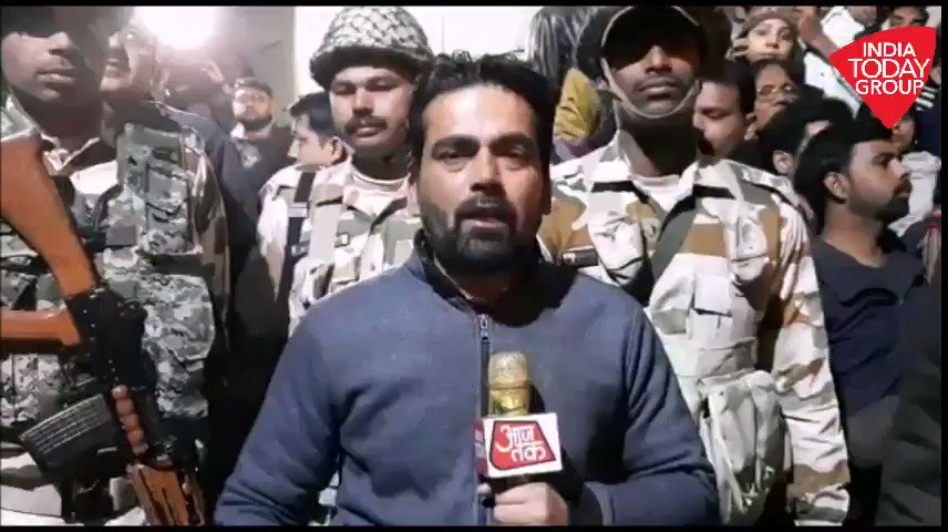 दिल्ली के भजनपुरा में कोचिंग सेंटर की छत गिरी, मलबे में कई छात्र दब गए, 13 छात्रों को रेस्कयू करके अस्पताल भिजवाया गया, 3 छात्र अभी लापता, रेस्कयू ऑपरेशन जारी...देखिए @arvindojha की ये रिपोर्ट #ReporterDiaryअन्य वीडियो: http://bit.ly/IndiaTodaySocial …