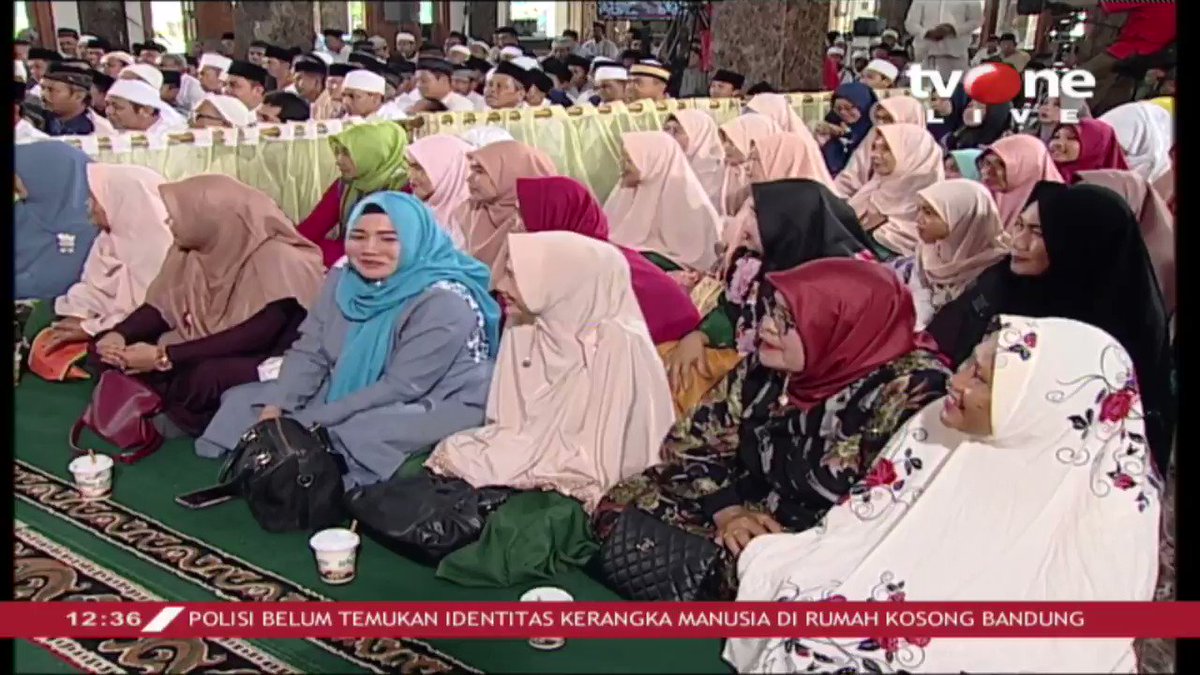 Ust. Asep Anom: Siapa orang yang berserah diri kepada Allah, maka ia akan dicukupi kebutuhannya oleh Allah SWT. Tawakal itu bukan kelemahan, tapi tawakal itu adalah kekuatan. Simak ceramah Damai Indonesiaku di tvOne connect #tvOneNews #DamaiIndonesiakutvOne #tawakal #ceramah