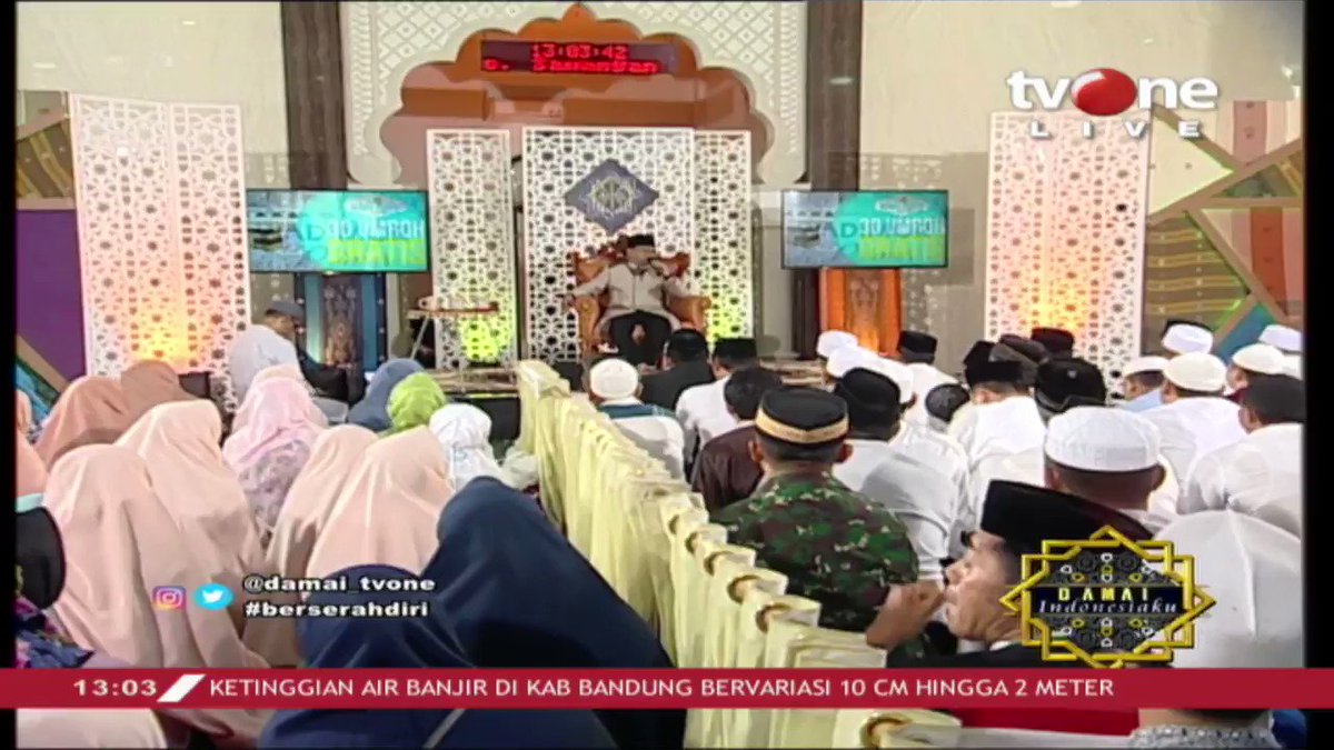 KH. Jujun Junaedi: Orang yang berserah diri kepada Allah SWT, hasilnya akan indah. Kunci berserah diri yang pertama adalah iman, percaya. Simak ceramahnya dalam Damai Indonesiaku di tvOne connect. #tvOneNews #DamaiIndonesiakutvOne #tawakal #ceramah