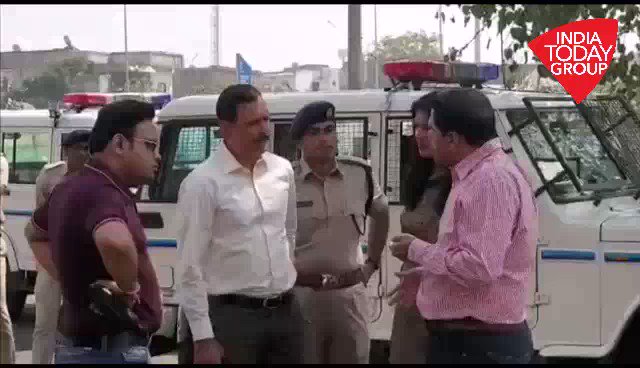 अमेरिकी राष्ट्रपति डोनाल्ड ट्रंप 24-25 फरवरी के भारत दौरे के दौरान, अहमदाबाद में स्थित विश्व के सबसे बड़े स्टेडियम, मोटेरा स्टेडियम का उद्घाटन करेंगे | क्रिकेट स्टेडियम में सुरक्षा के पुख्ता इंतज़ाम किए गए हैं, जिसका जायज़ा खुद BCCI ले रही है | @gopimaniar की #ReporterDiary
