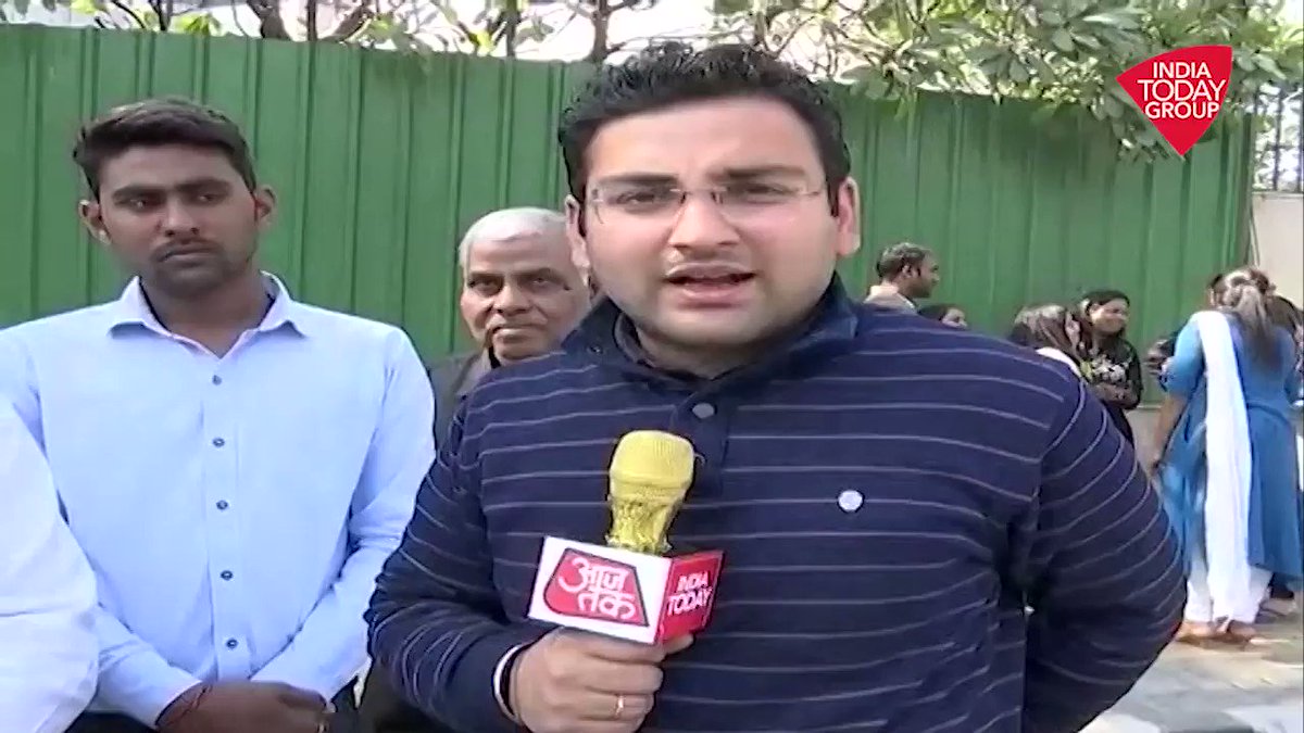 दिल्ली सरकार के मंत्री राजेंद्र पाल गौतम (@AdvRajendraPal) ने की आजतक संवाददाता सुशांत मेहरा @sushantm870 के साथ खास बातचीत। दिल्ली सरकार के गारंटी कार्ड को बताया प्राथमिकता। #ReporterDiaryअन्य वीडियो: http://bit.ly/IndiaTodaySocial …